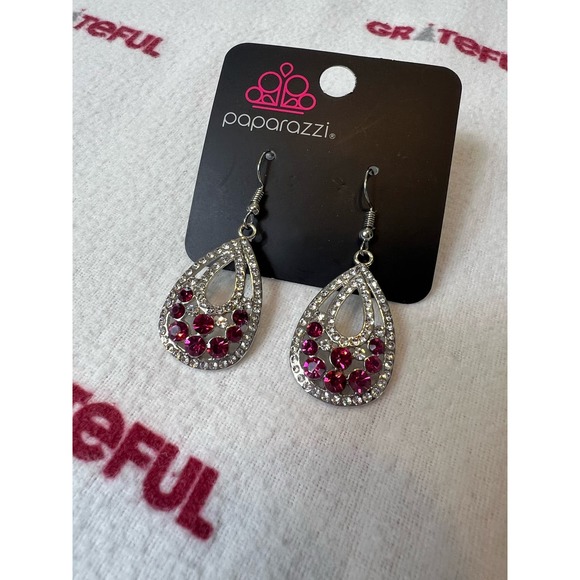 NWT Paparazzi Silver and Red dangle earrings - Picture 1 of 3